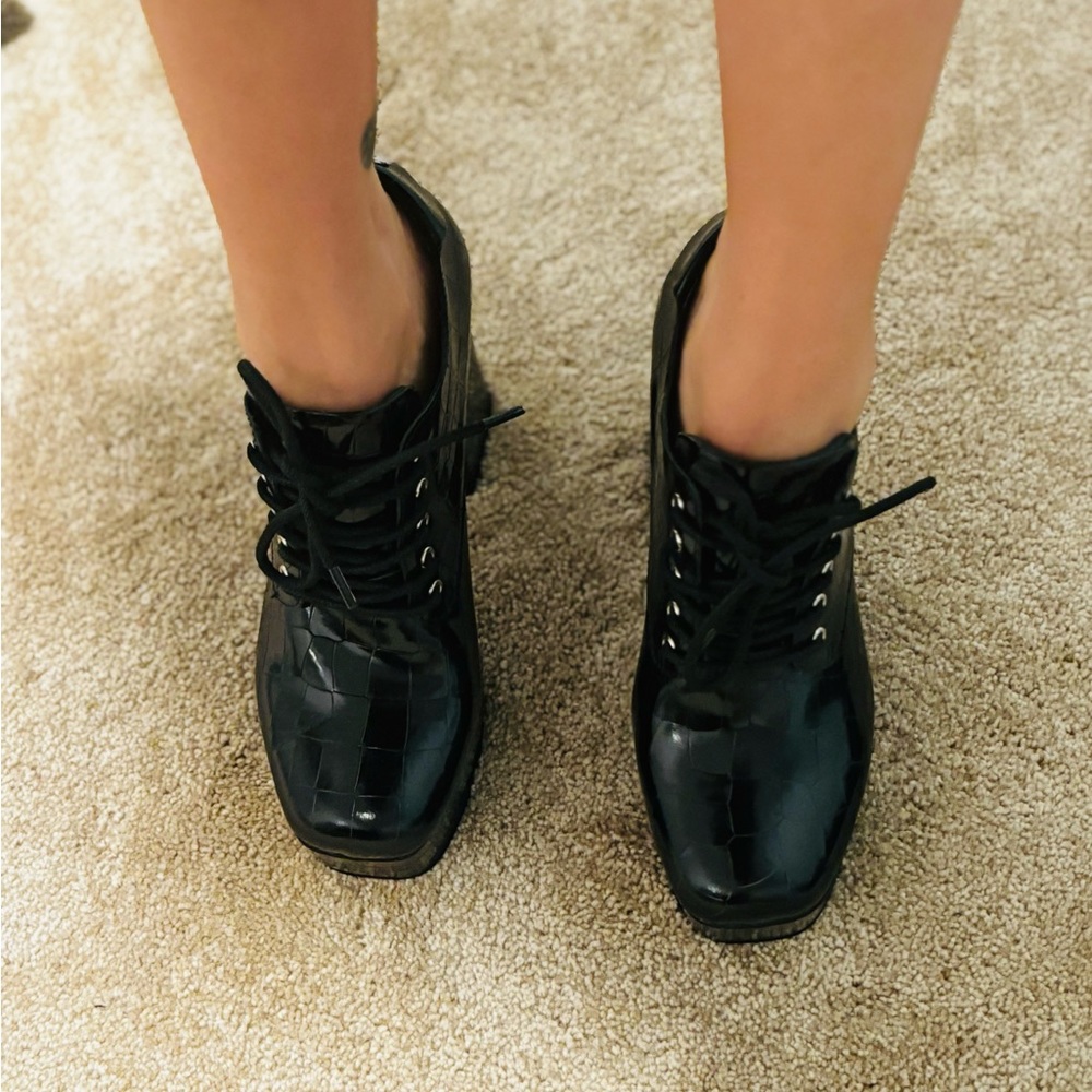 The Wishbone Collection boots/shoes sizes 6.5M